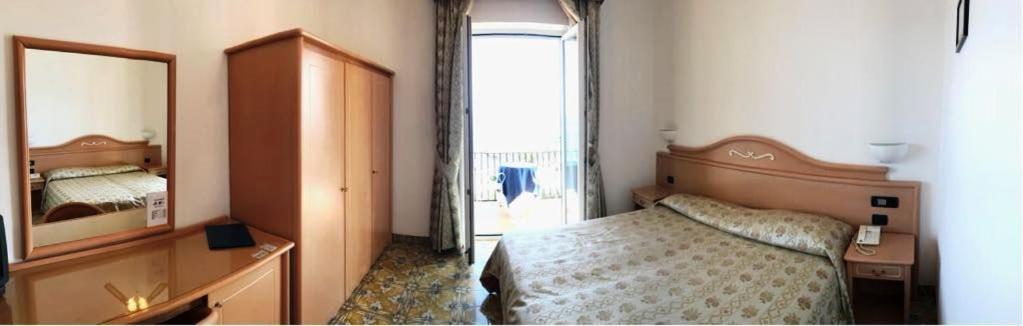 Hotel Imperial Ischia Bagian luar foto