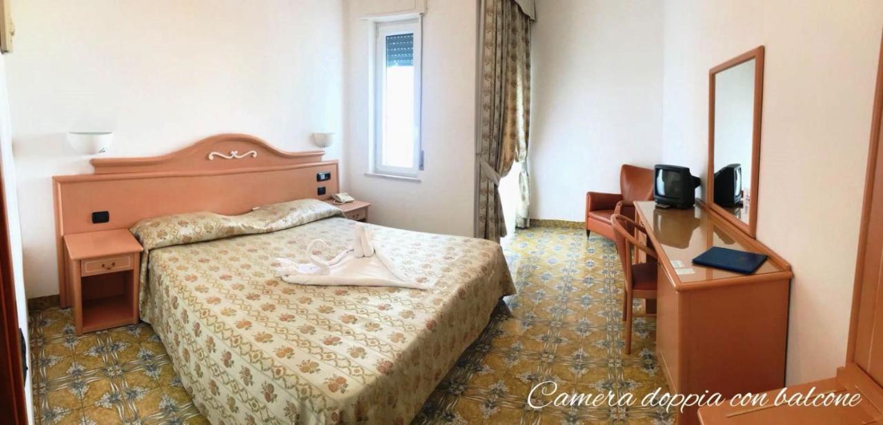 Hotel Imperial Ischia Bagian luar foto
