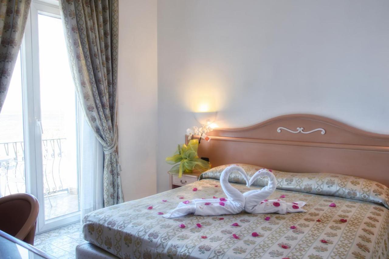 Hotel Imperial Ischia Bagian luar foto